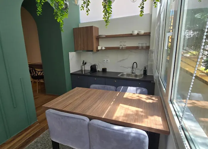 Apartament Theyardkavala *