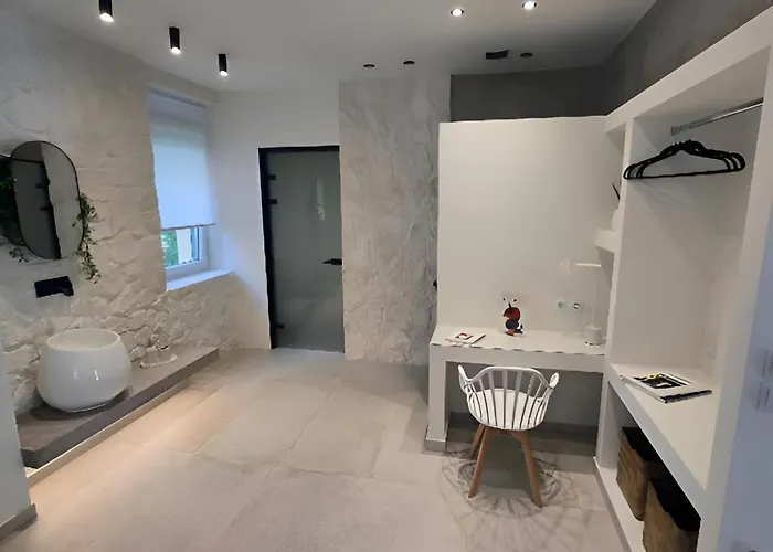 Apartament Theyardkavala *